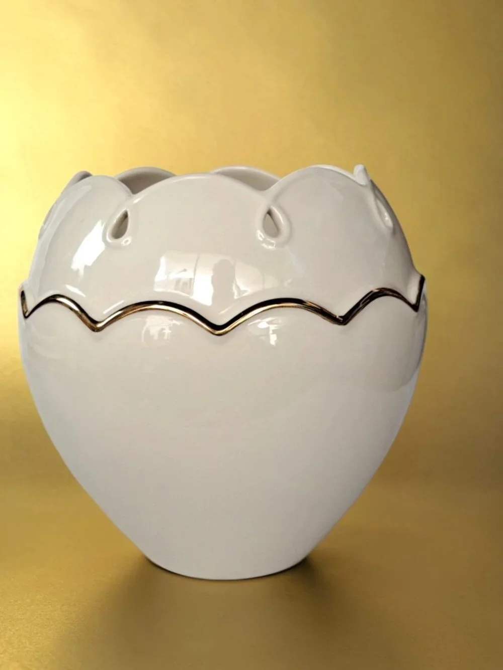 Lenox Perfect Petals Rose Bowl Vase cream with scalloped rim gold trim 5.5 inch